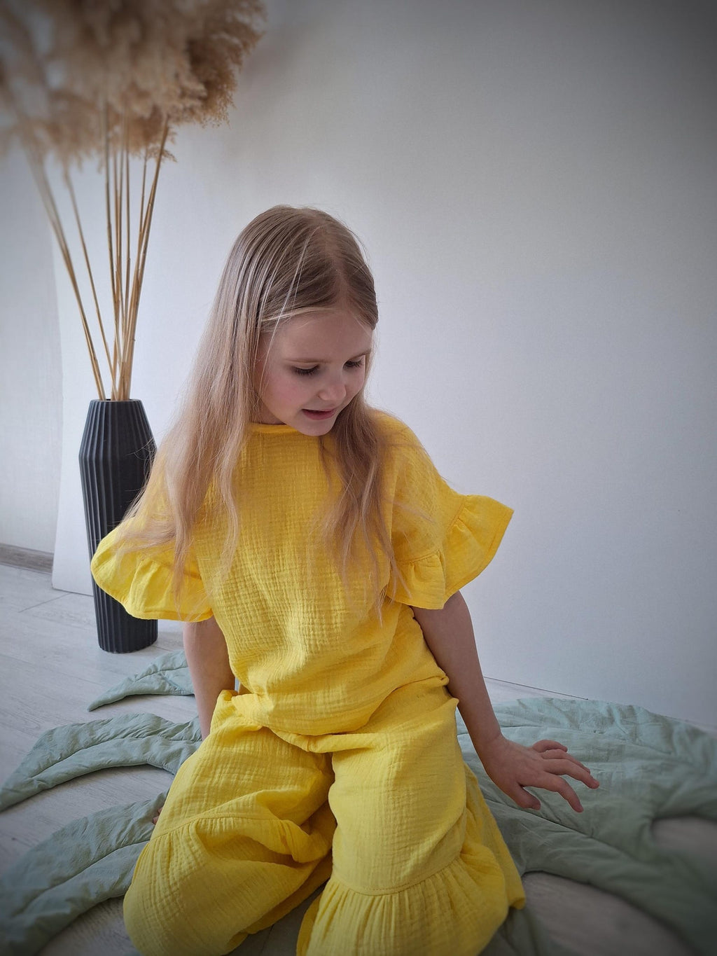 Sproutli® Handgefertigtes Zweiteiliges Baby- & Mädchen-Set aus Bio-Musselin mit Holzknöpfen