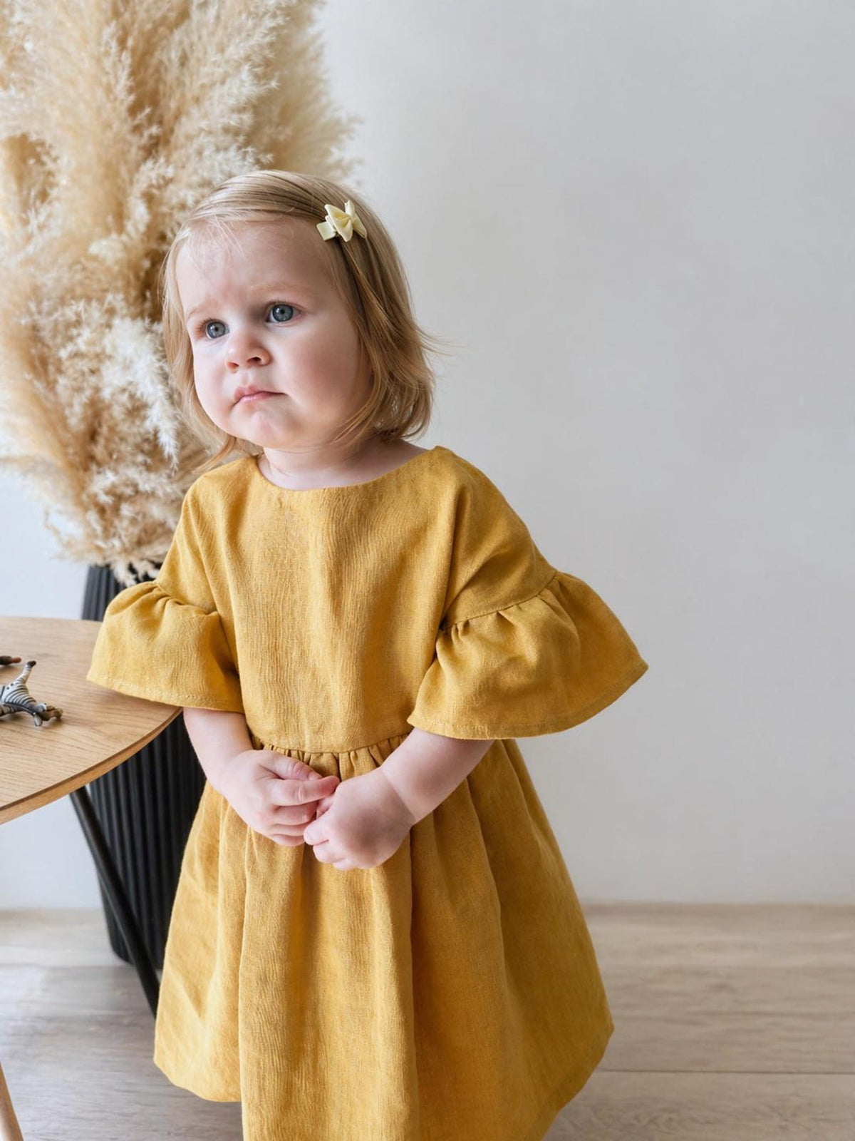 Sproutli® Handgefertigtes Baby- & Mädchenkleid aus Leinen mit Puffärmeln und Rüschen